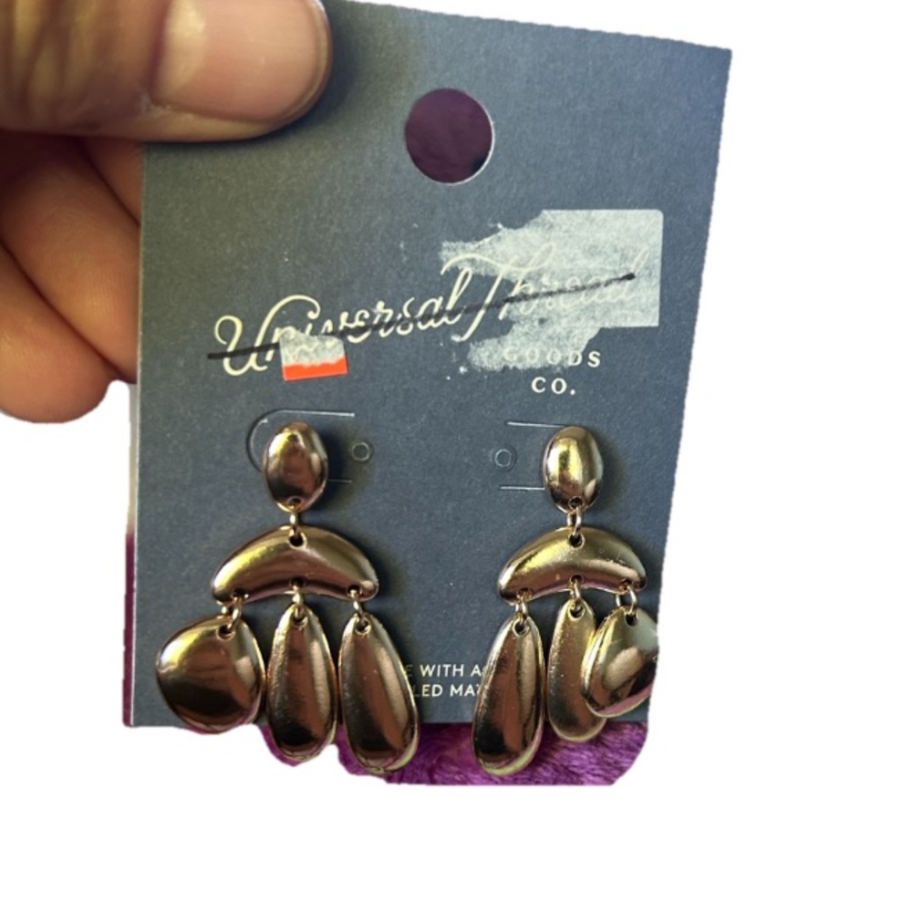 Universal Thread Gold Teardrop Earrings NWT - Picture 2 of 5